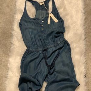 Jumpsuit in dark model in light version